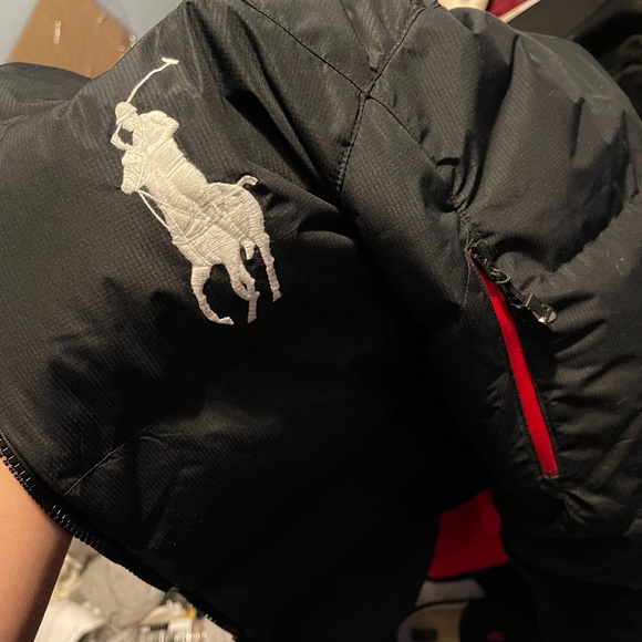 Xl T polo puffer jacket clean and never worn too big for me. - Picture 4 of 9